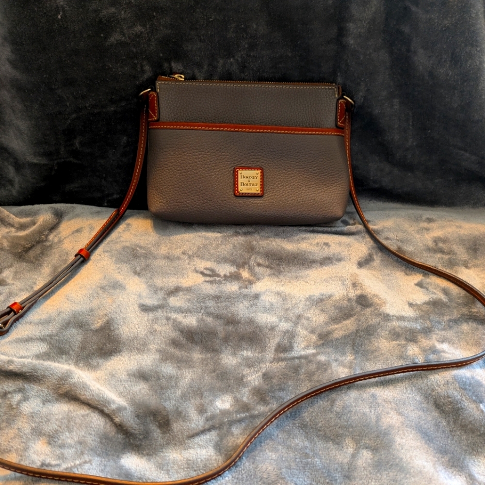 Dooney and Bourke Ginger Pouchette leather cross body bag.